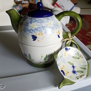 Teacup teapot and bag holder never been used